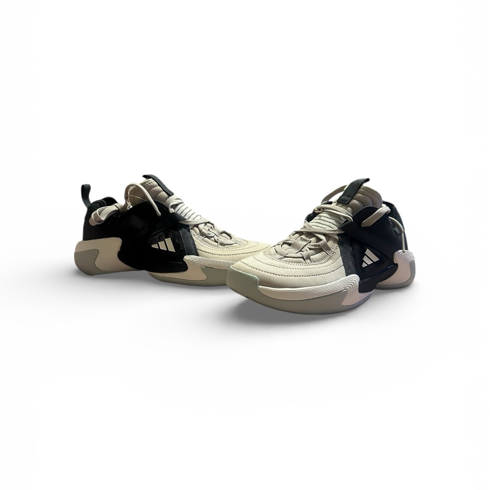 NWT- Adidas Women’s Exhibit Select Basketball Shoes Beige/Off White/Carbon